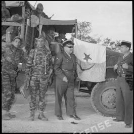 ImagesDéfense Soldats du commando Georges et gendarmes posant devant