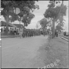 Imagesd Fense Une Colonne De Soldats De L Apvn Arm E Populaire