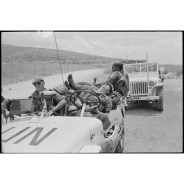 ImagesDéfense Deux jeeps du bataillon français de la FINUL au Liban sud