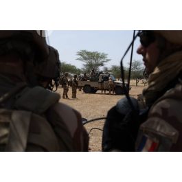 Imagesd Fense Des Soldats Burkinab Patrouillent Aux C T S Des