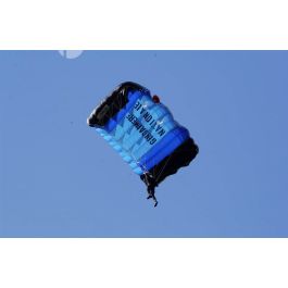 ImagesDéfense Un saut en parachute effectué par des gendarmes de l