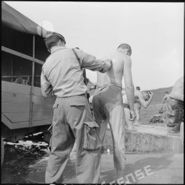 Imagesd Fense Toilette Des Soldats Du E Bcp Bataillon De Chasseurs