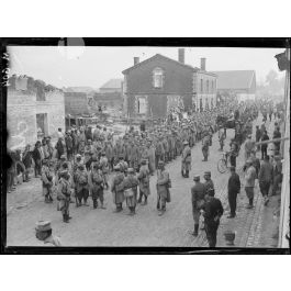 Imagesd Fense Des Soldats Et Officiers Allemands Sortent Du Village