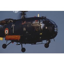 ImagesDéfense Gros plan sur un hélicoptère Alouette III de l