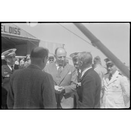 ImagesDéfense Fernand Grenier commissaire à l Air visite le centre