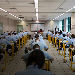 Lycéens passant le baccalauréat dans un lycée militaire