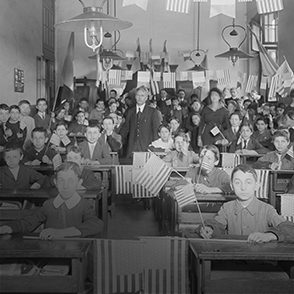Elèves célébrant l'armée américaine à l'école pendant la Grande Guerre