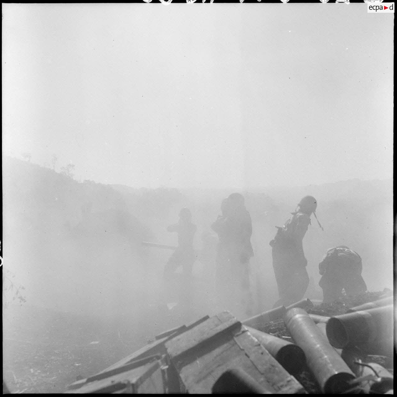 Tirs d'artillerie au cours de la contre-attaque sur le PA 24 de Na San.