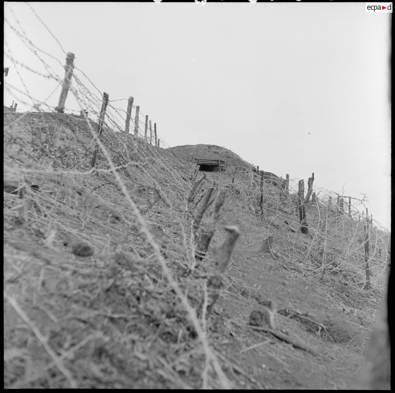 Fortifications et blockhaus du point d'appui 21 bis du camp retranch&eacute; de Na San.