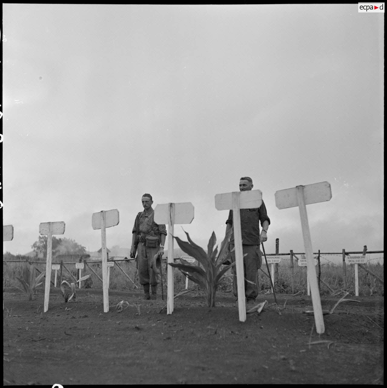 Le cimeti&egrave;re du camp retranch&eacute; de  Na San.