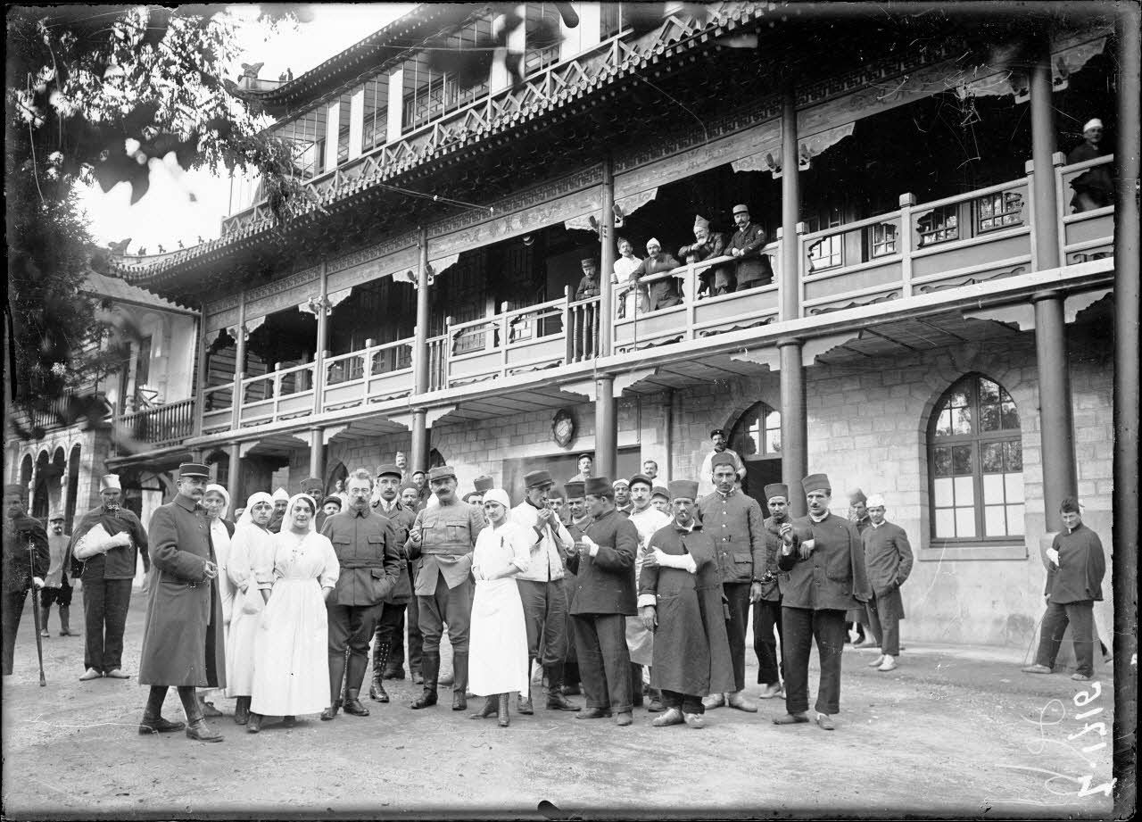 Carri&egrave;res-sous-Bois (Seine-et-Oise). H&ocirc;pital militaire des troupes africaines. Pavillon chinois. [l&eacute;gende d'origine]