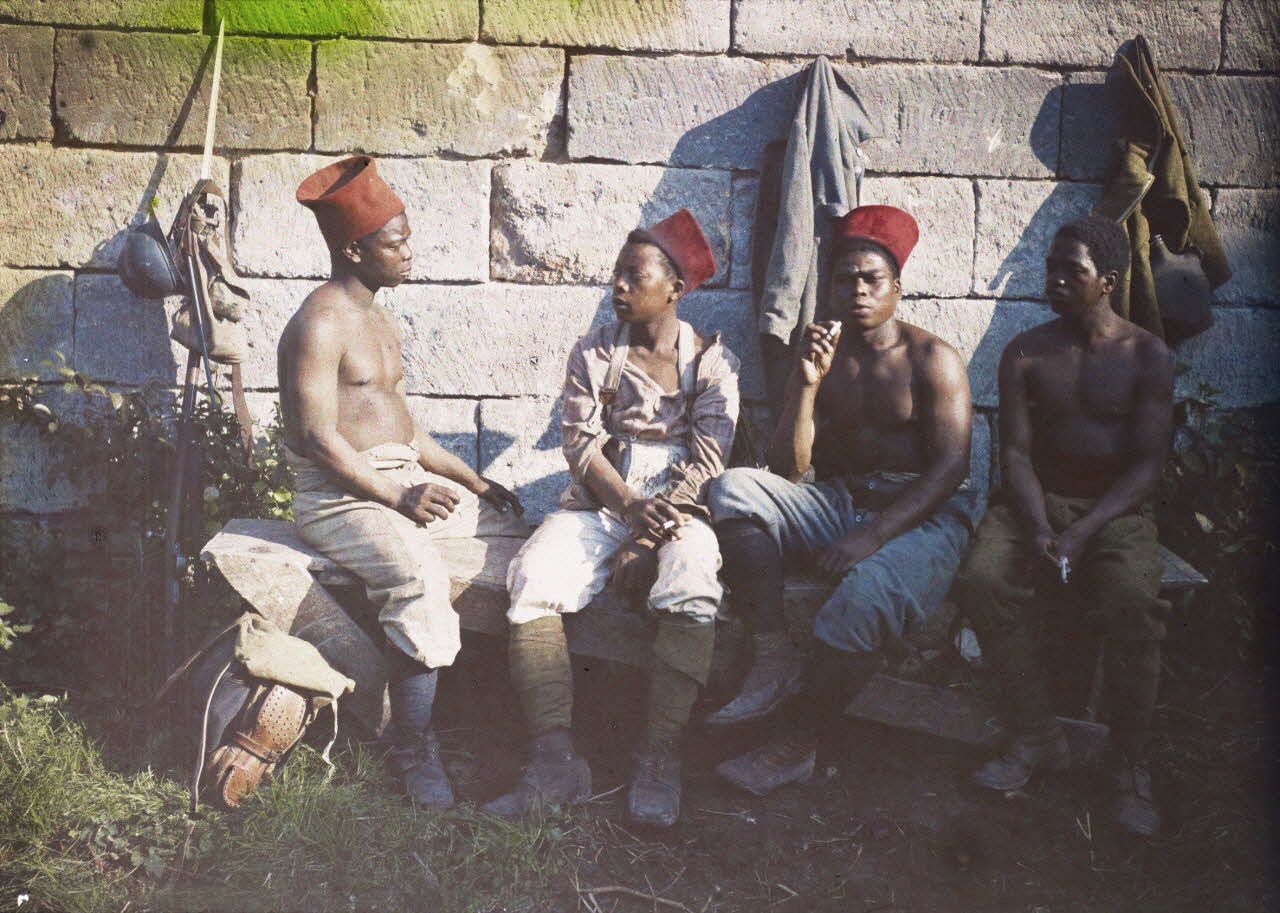 Un bain de l&eacute;zard, Malgaches, Aisne, 1917. [l&eacute;gende d'origine]