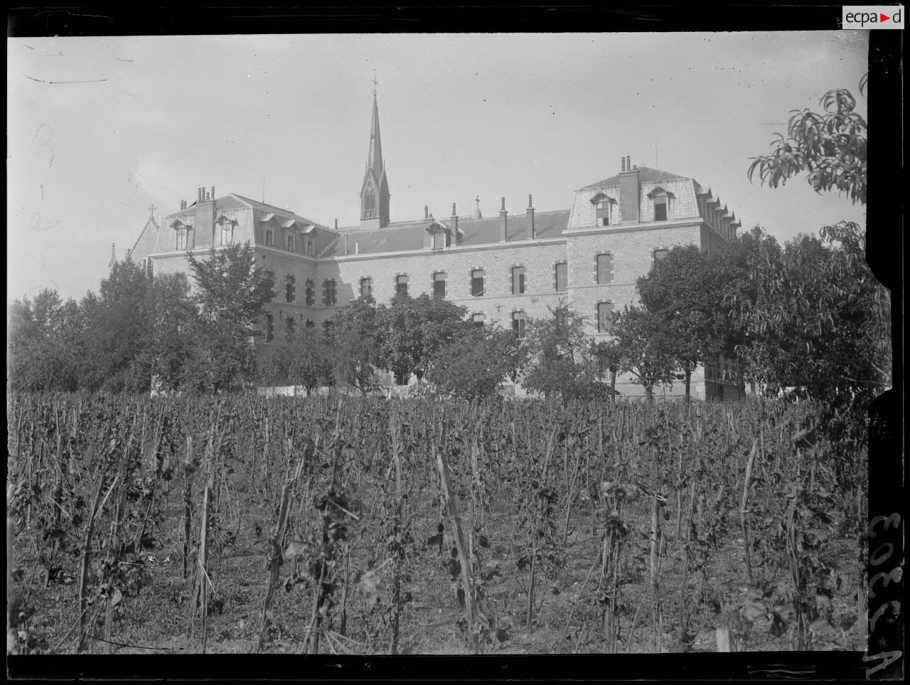 Dijon (C&ocirc;te-d'Or). H&ocirc;pital sanitaire n&deg;75. Vue g&eacute;n&eacute;rale. [l&eacute;gende d'origine]