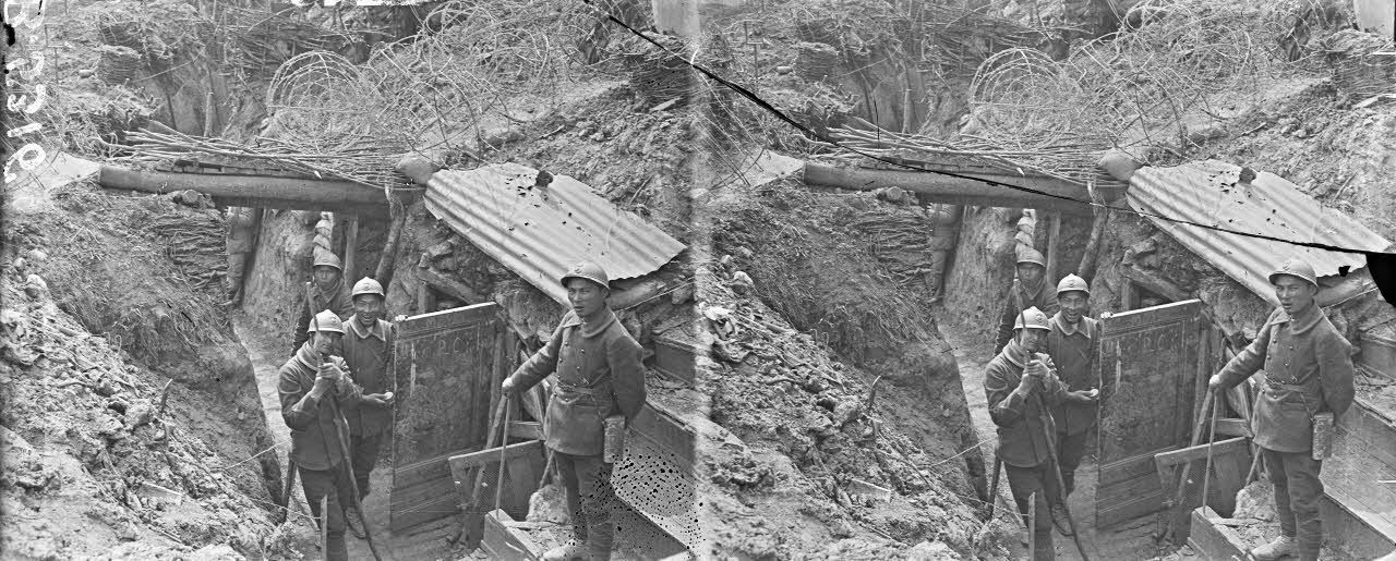Soupir (Aisne). Les annamites occupent les anciennes tranch&eacute;es allemandes sur le Mont des Sapins. [l&eacute;gende d'origine]