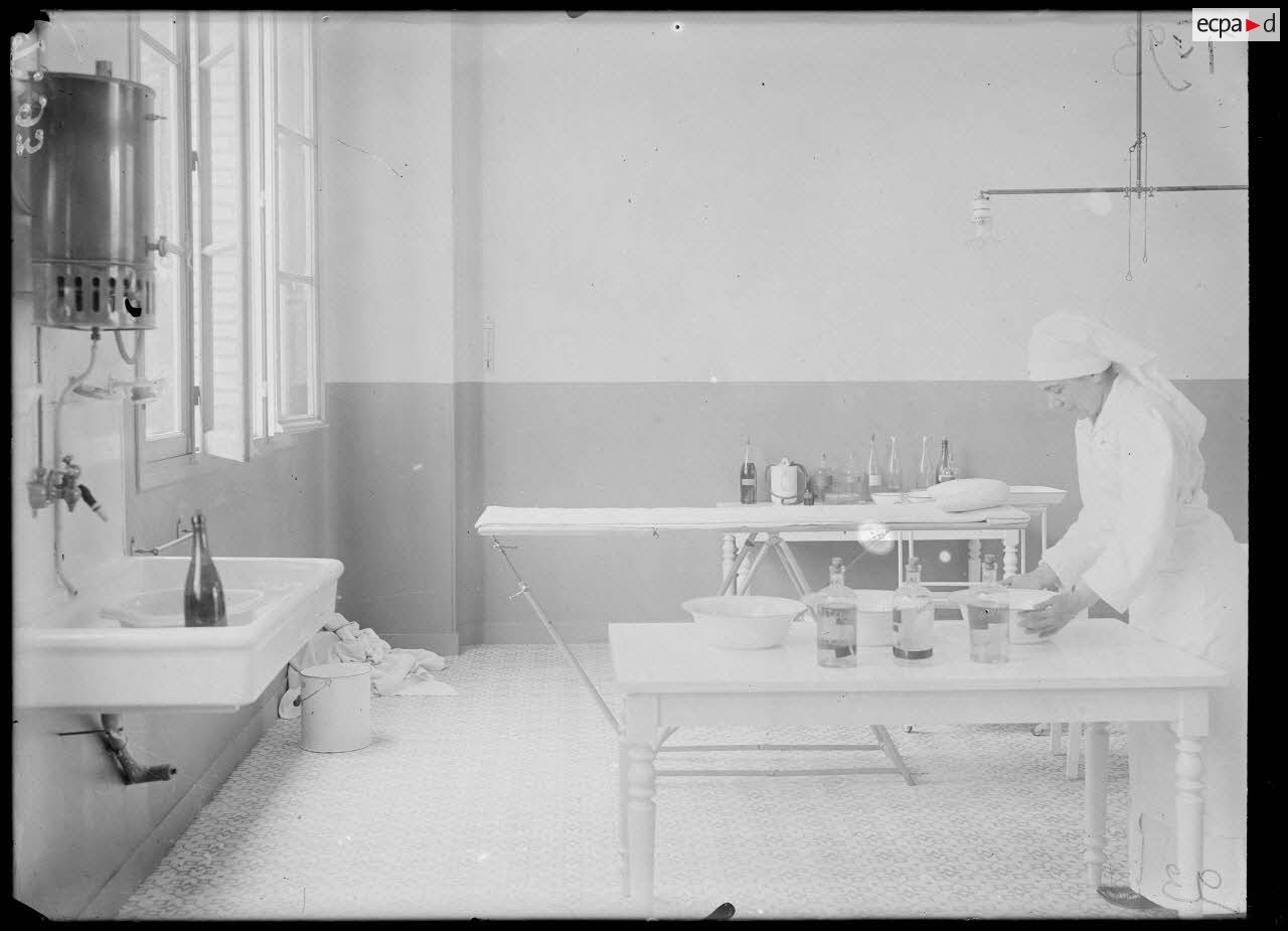 H&ocirc;pital annexe des Belles Feuilles. V. de G. n&deg;20. Salle d'op&eacute;ration. [l&eacute;gende d'origine]