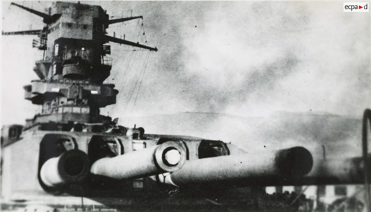 L'escadre de Toulon se saborde. Dunkerque. [l&eacute;gende d'origine]