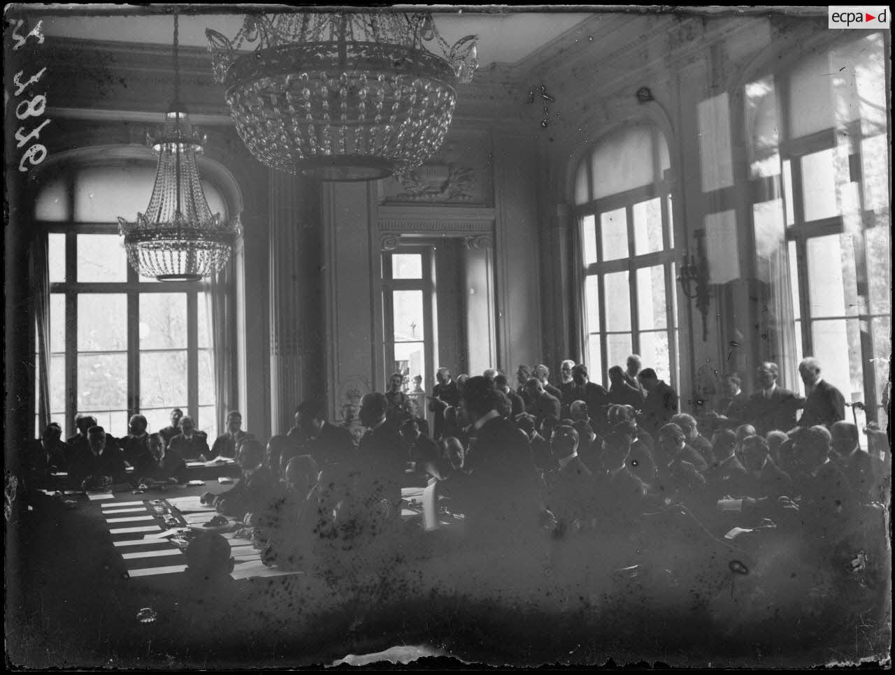 Versailles, Trianon palace. La salle de réunion. [légende d'origine]