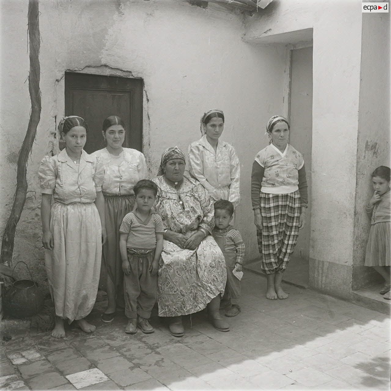 12 mai 1959, identité femmes indigènes. [légende d'origine]