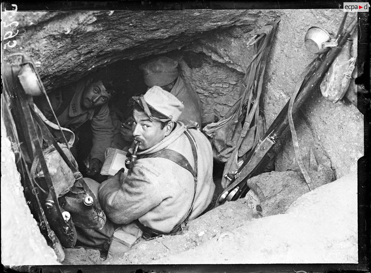 Secteur de la ferme de Navarin, Marne, abri en mine dans une tranchée de première ligne. [légende d'origine]