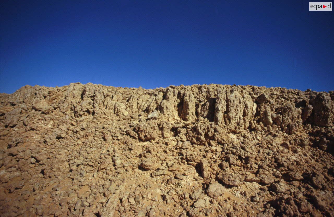 En ZDO (zone de déploiement opérationnel) Olive, paysage de falaise.