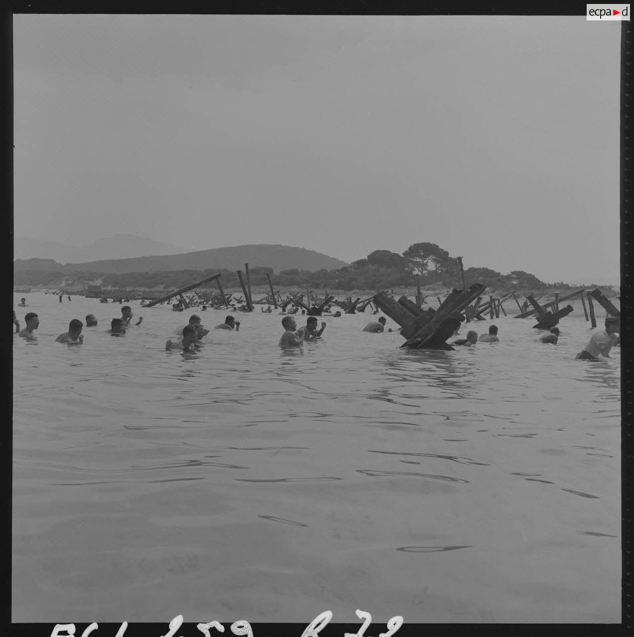 Sur le tournage du film Le jour le plus long. Entraînement des marins au débarquement.
