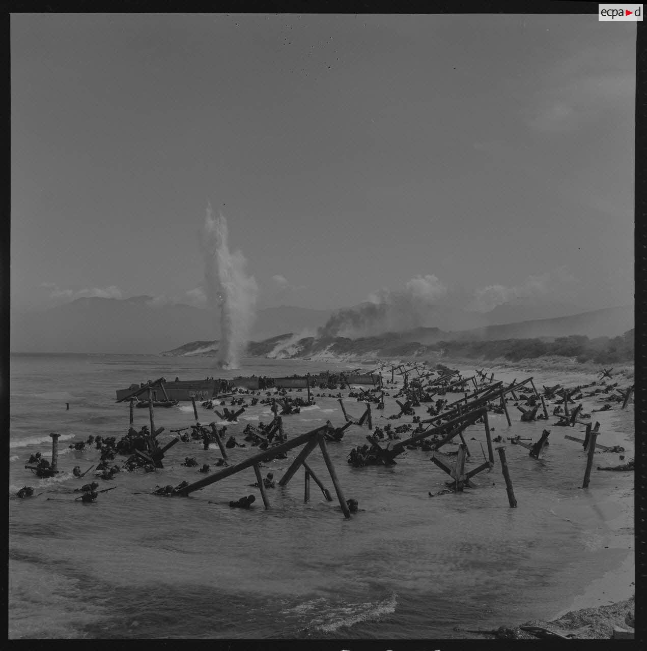Sur le tournage du film Le jour le plus long. Phases du débarquement des militaires américains du corps des Marines.