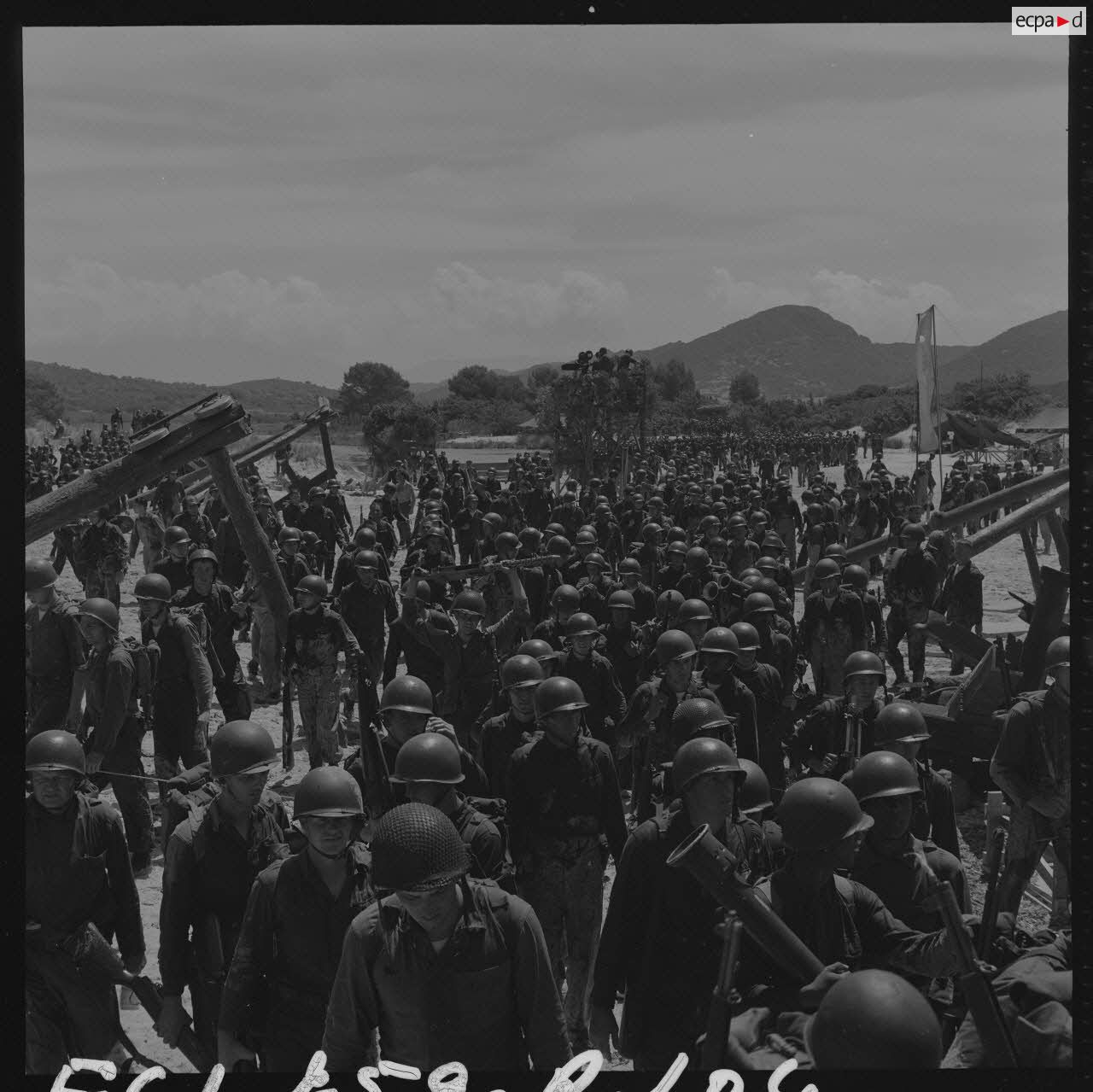 Sur le tournage du film Le jour le plus long. Ambiance sur la plage après le débarquement.