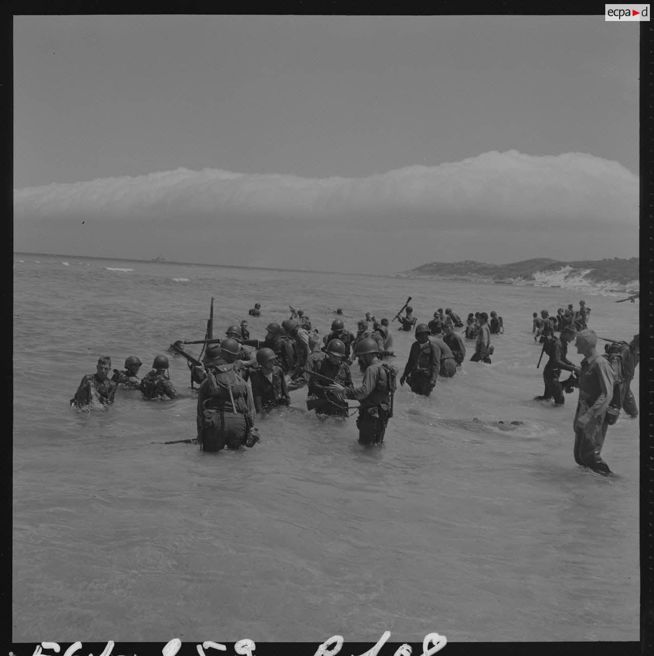 Sur le tournage du film Le jour le plus long. Ambiance sur la plage après le débarquement.
