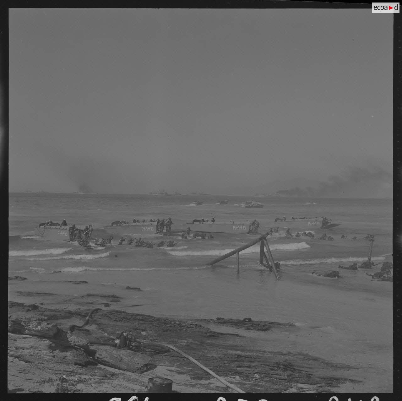 Sur le tournage du film Le jour le plus long. Phase de débarquement des militaires américains du corps des Marines.