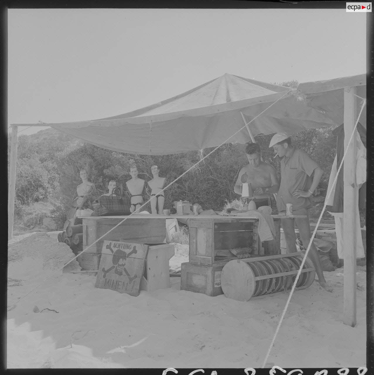 Sur le tournage du film Le jour le plus long. Ambiance de travail pendant la mise en place des décors.