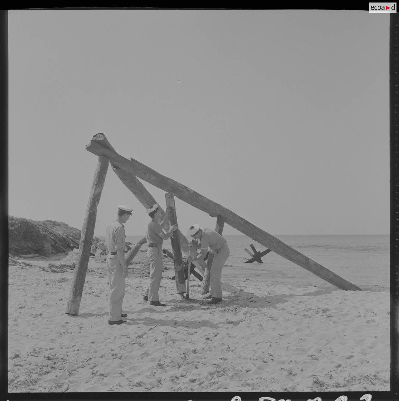 Sur le tournage du film Le jour le plus long. Mise en place des décors.