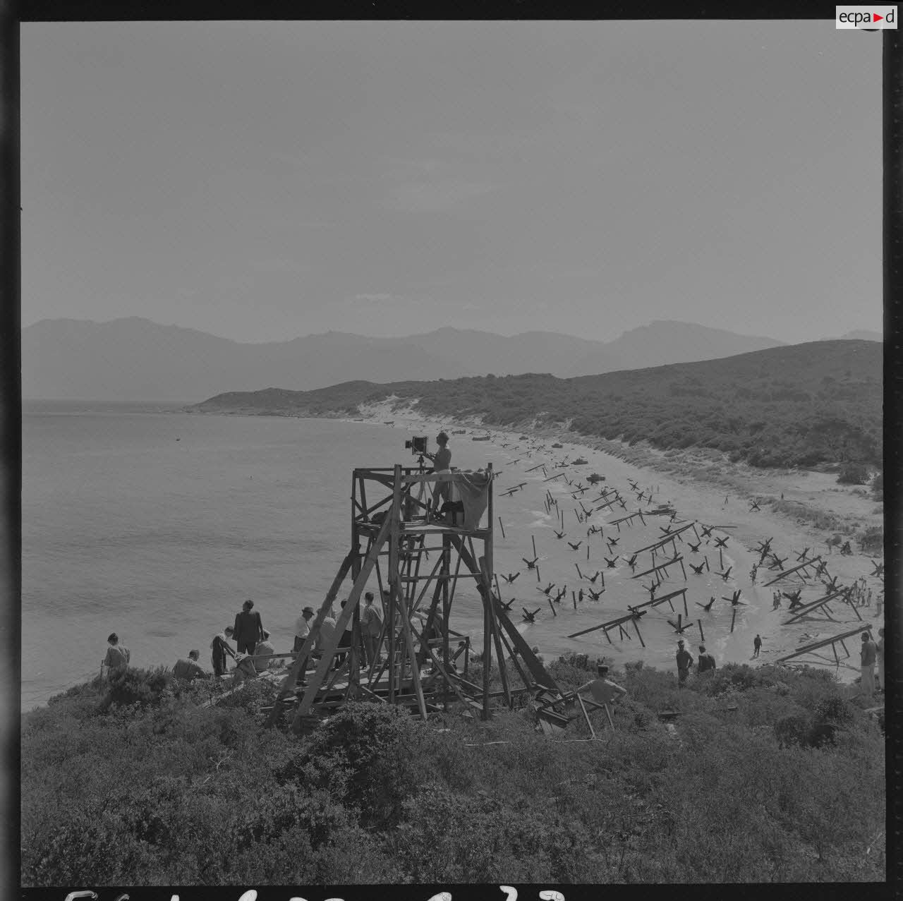 Sur le tournage du film Le jour le plus long. Vue d'ensemble de la plage de Saleccia.