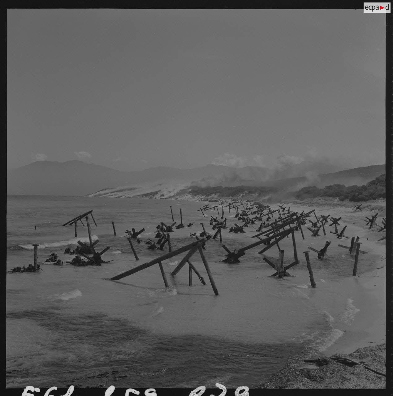 Sur le tournage du film Le jour le plus long. Phase du débarquement des militaires américains du corps des Marines.