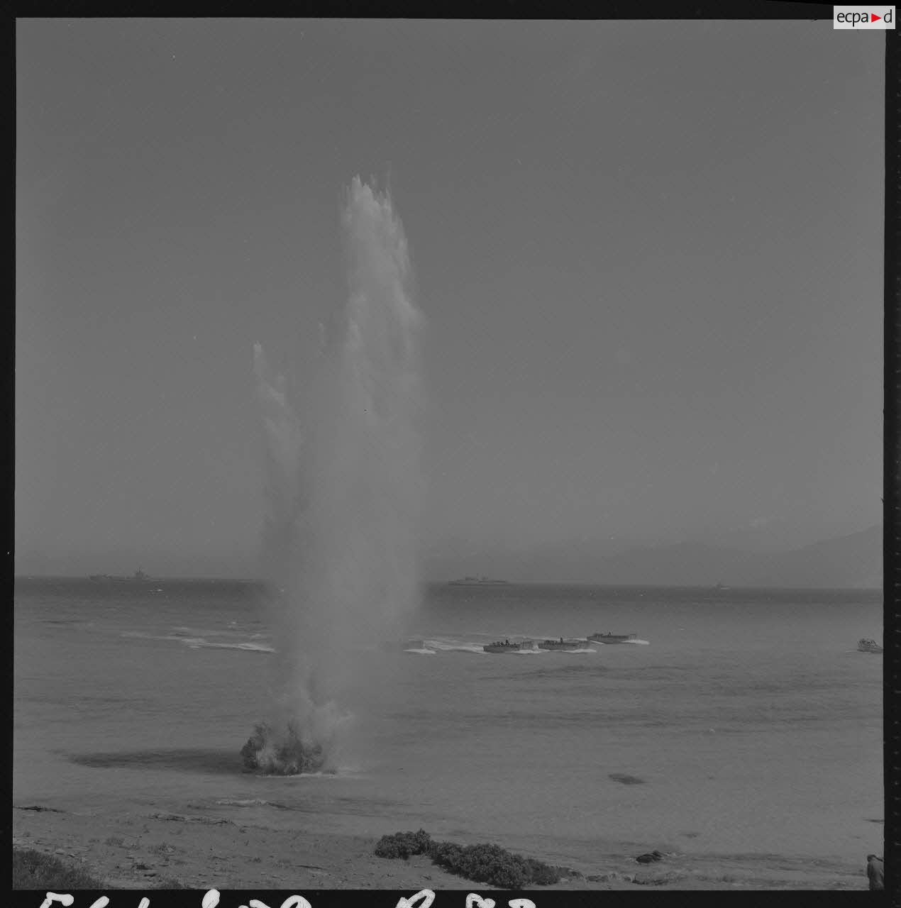 Sur le tournage du film Le jour le plus long. Phase du débarquement des militaires américains du corps des Marines.