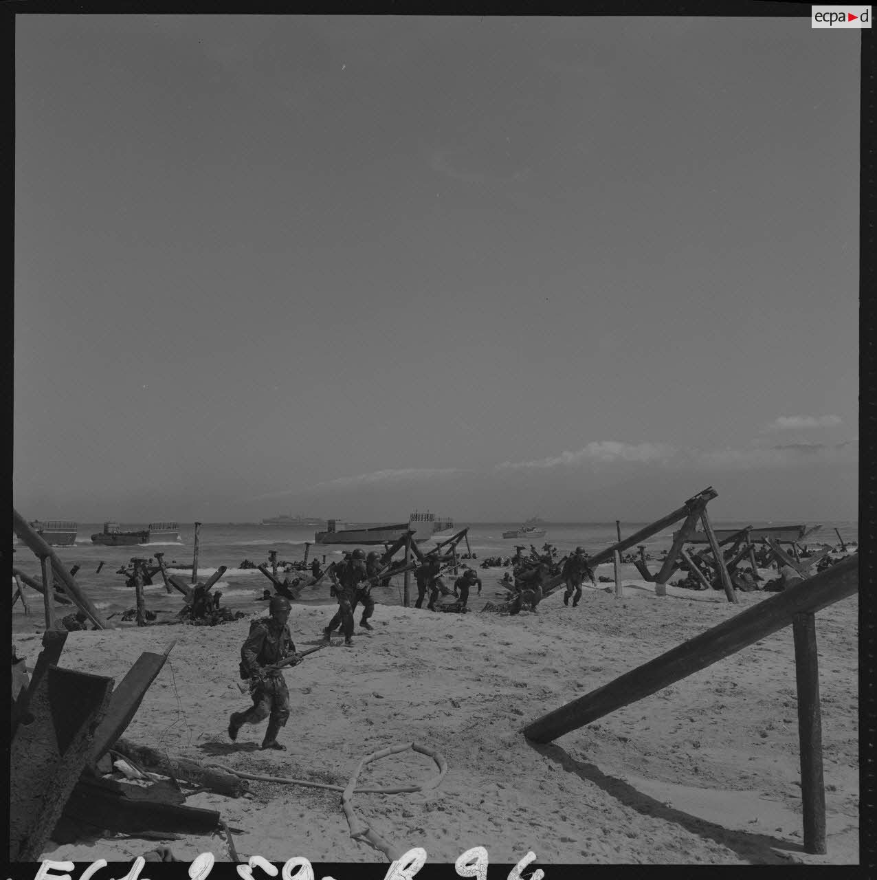Sur le tournage du film Le jour le plus long. Phases du débarquement des militaires américains du corps des Marines.