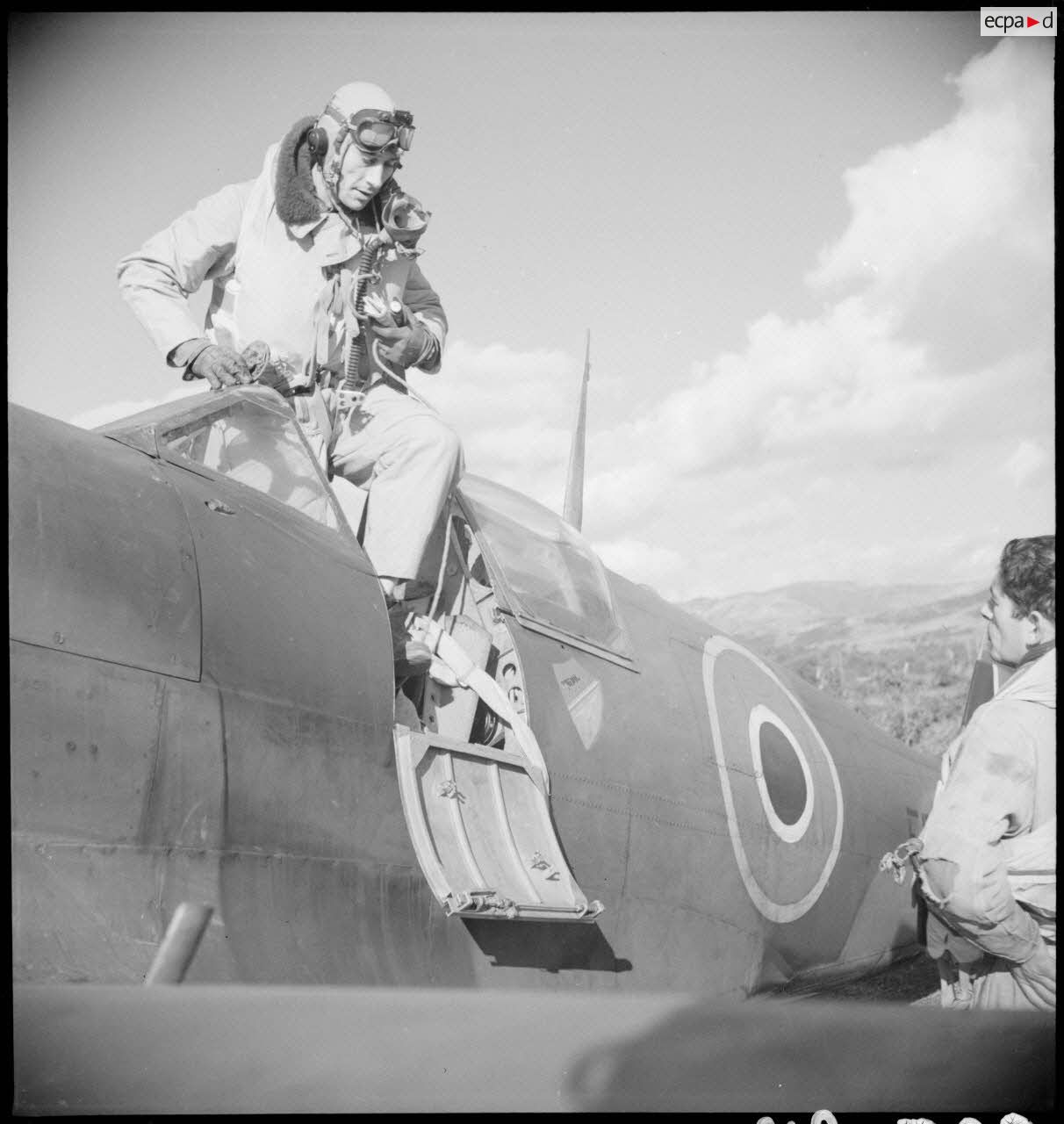 Retour de mission du commandant Henri Hugo, chef du groupe de chasse II/7 Nice.
