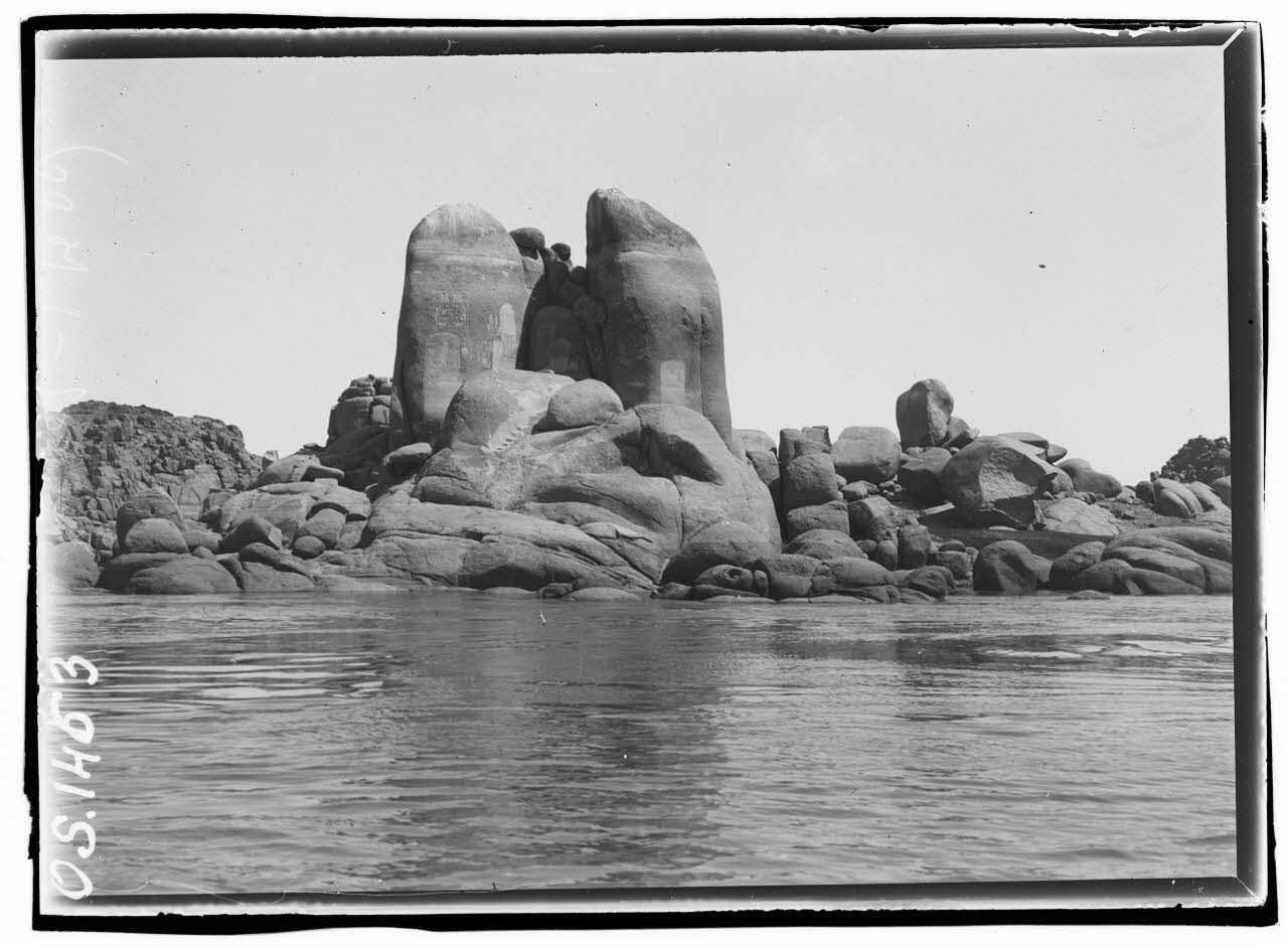 Egypte. Roches granitiques en aval de Philae. [légende d'origine]