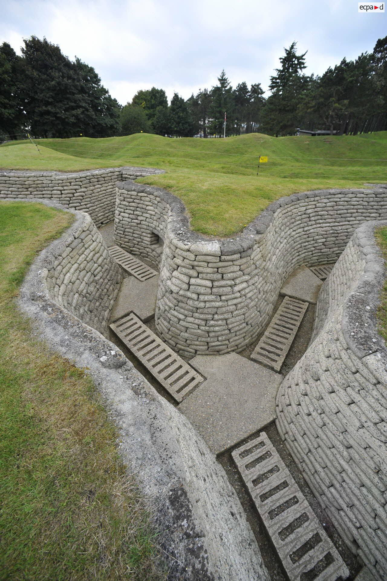 Tranchées restaurées du mémorial de Vimy.