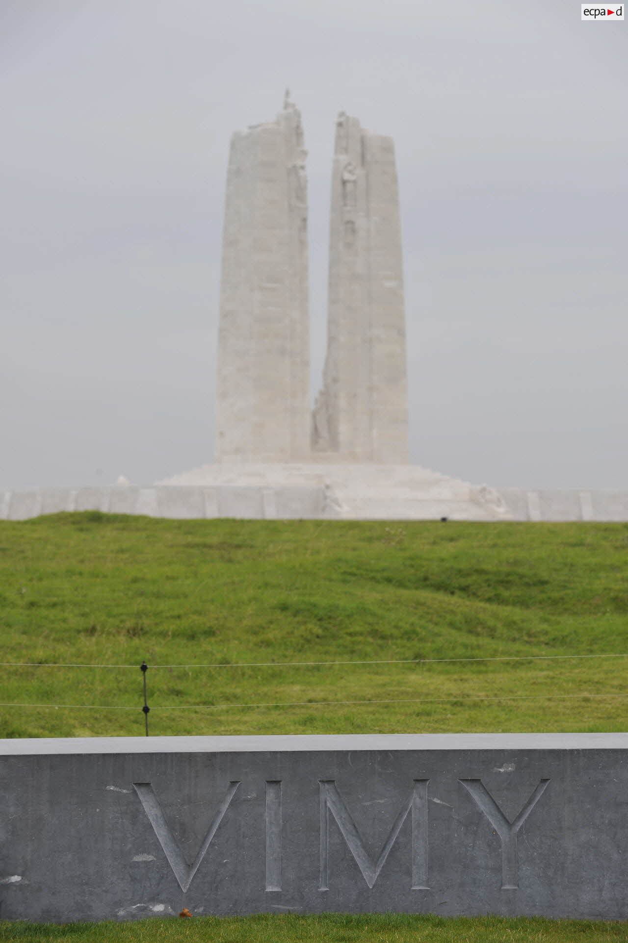 Vue depuis l'entrée du mémorial national canadien de Vimy.