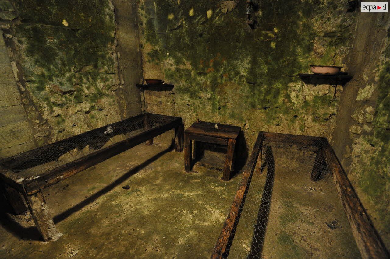 Restes d'une chambrée souterraine au mémorial de Vimy.