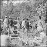 Au cours d'une tournée de projection à travers le pays ThaÏ, la colonne de l'équipe itinérante 
