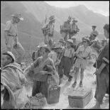Relais au col de Kausamsic pour la colonne de l'équipe itinérante 