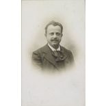 [Portrait d'homme en médaillon].