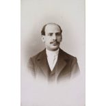 [Portrait d'homme au front dégarni].