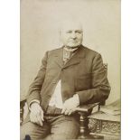 [Portrait d'un homme âgé assis].