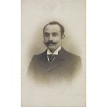 [Portrait d'un homme en buste].