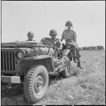 La 5e division blindée et le 19e bataillon de chasseurs à pied en opération dans les djebels à Nedroma. [Description en cours]