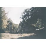 Soldats dans un parc. [légende d'origine]