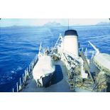 La Garonne, au fond les îles Gambiers. [légende d'origine]