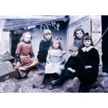 Groupe de petits Noyonnais. [légende d'origine]